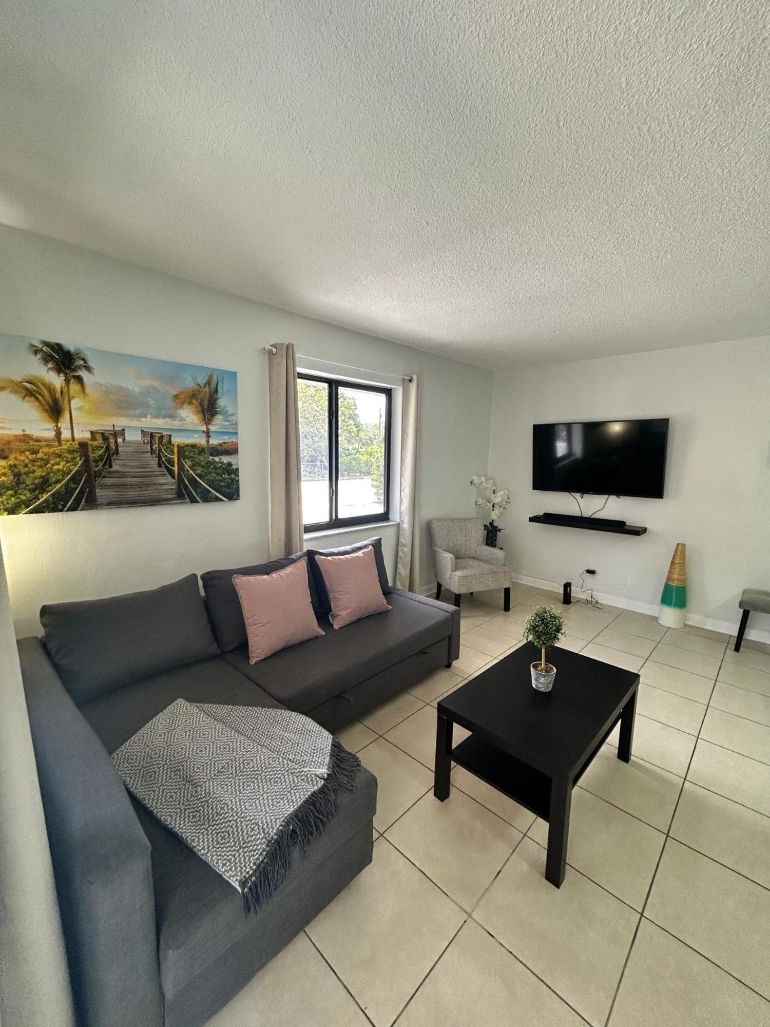Apartment In Hollywood Close To Shops & Beach 110 Exterior photo